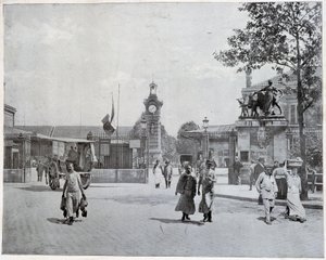 Eingang zu den Schlachthöfen de la Villette von Unknown photographer