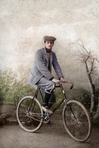 Fernand Ochse auf einem Fahrrad, Frankreich, ca. 1920