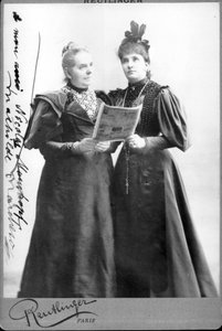 Die deutsche Sängerin Mathilde Marchesi (1821-1913) und die australische Sängerin Nellie (Nelly) Melba (1861-1931). Fotografie aus dem späten 19. Jahrhundert von Unknown photographer