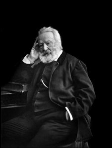 Porträt des englischen Schriftstellers Victor Hugo um 1880 (s/w-Foto)
