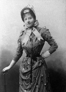 Porträt von Gyp (Sibylle Gabrielle Marie Antoinette Riquetti de Mirabeau, Gräfin von Martel de Janville) (1849-1932), eine französische Romanautorin, sie schrieb mehr als 120 Bücher, darunter „Ce que femme veut“ 1883. Sie ist Mirabeaus Großnichte. Fotograf