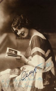 Porträt der Schauspielerin Cecyl Tryan am Set des Films "Spirale della morte" von 1918 von Unknown photographer