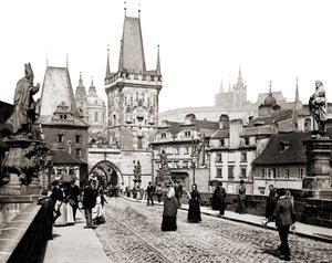 Prag. Karlsbrücke und der Altstadtturm. um 1890