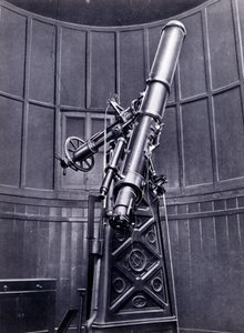 Das Teleskop von Giovanni Virginio Schiaparelli (1835-1910) Astrophysiker in Brera (Mailand). Er beobachtete geradlinige Konfigurationen auf dem Planeten Mars, die er die Marskanäle (canali) nannte von Unknown photographer