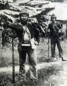 Zwei Soldaten aus der Tonkin-Kampagne im Jahr 1883. von Unknown photographer
