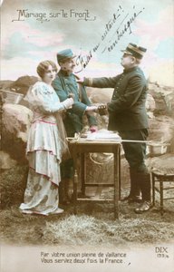 WWI-Postkarte, Hochzeit an der Front eines Soldaten (Poilu) und einer jungen Frau, militärische Hilfskraft, durch einen Offizier als Hinterhalt qualifiziert