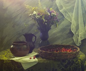Stimmungsvolle Blumen und Kirschen