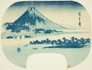 Der Berg Fuji erhebt sich über den Miho-Strand