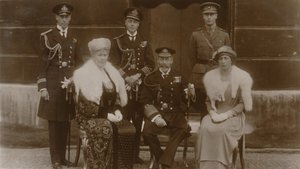 H.R.H. Der Herzog von York, H.R.H. Der Prinz von Wales, H.R.H. Prinz Henry, H.M. Die Königin, H.M. Der König von Vandyk