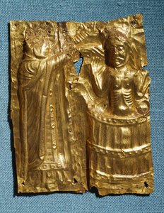 Tamdrup-Platten, geprägte Goldfolie, die Bischof Poppo zeigt, wie er König Harald Blauzahn von Dänemark im Jahr 963 tauft von Viking