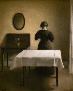 Innenraum mit einer schwarzen Frau