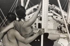 Paar an Bord des Kreuzfahrtschiffs 
