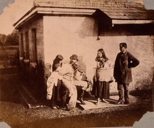 Kinder hören einem Mann zu, der Geige spielt, um 1859-61