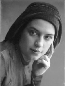 Porträt von Anita Pittoni, ca. 1940