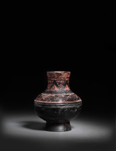 Kleiner rot bemalter schwarz lackierter Keramiktopf, Hu, 476-221 v. Chr. von Warring States period Chinese School