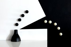 Dynamische Monochrome Balance von Wendy Xu
