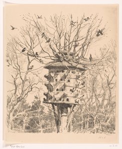 Großes Vogelhaus an einem Baum