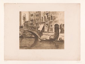 Gondel bei einer Brücke über einen Kanal in Venedig