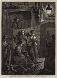 Londoner Leben im East End, Sackherstellung im Licht einer Straßenlaterne von William Bazett Murray