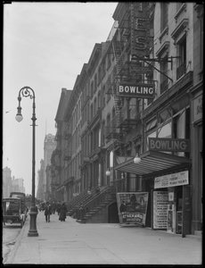 Bowlingbahn-Schild in der 248 W. 14th Street, New York City, 2. Mai 1916