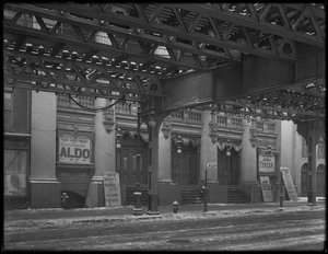 Italienische Schilder vor dem Thalia Theater, 46 Bowery, New York City, März 1916 von William Davis Hassler