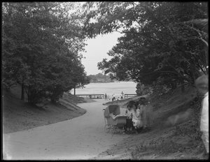 Blick auf die Gasse, die zum Wasser führt, 86th Street Park Lane zum East River, New York City, 31. Juli 1914