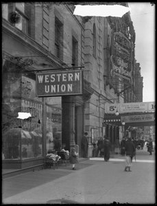 Western Union Büroschild an der W. 125th Street und St. Nicholas Avenue, New York City, 28. April 1916