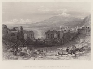 Ruinen des Theaters in Taormina und der Ätna