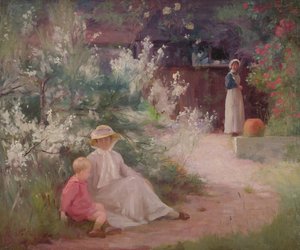 Dame mit ihrem jungen Sohn und Dienstmädchen im Garten
