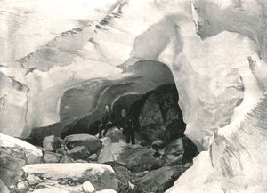 Die Rockies: Eishöhle im Großen Gletscher, Mount Sir Donald, Kanada, 1895 von William Notman and Son