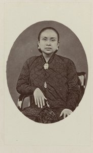 Ehefrau Ratoe von Pakoe Boewono IX, Susuhunan von Surakarta von Woodbury and Page
