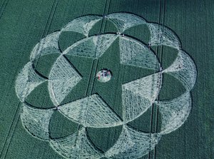 Kornkreis im Gerstenfeld, Avebury Trusloe, Wiltshire, 20. Juni 1998 (Luftaufnahme)