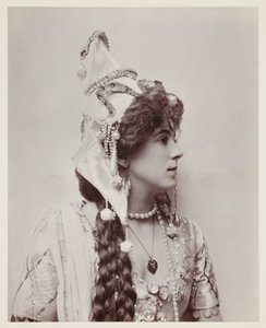 Edwardianisches Porträt, Frau in exotischem Kostüm