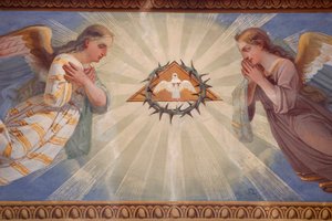 Kirche von Rumilly. Wandmalerei. Engel und Heiliger Geist. Frankreich.