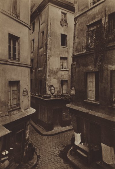 Kreuzung der Straßen Mondetour, Pirouette und Petite-Truanderie im Jahr 1886 von (after) French Photographer