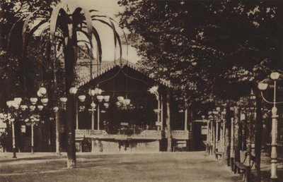 Der Musikpavillon des Bal Mabille von (after) French Photographer
