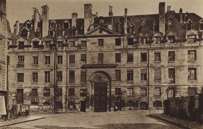 Der Haupteingang des Lycee Louis-le-Grand im Jahr 1887 von (after) French Photographer