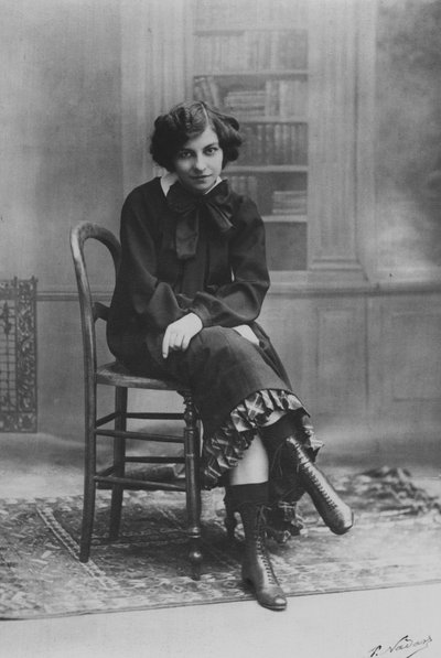 Miss Polaire als "Claudine" von (after) French Photographer