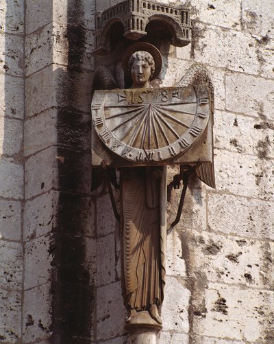 Gotische Kunst: Darstellung des Engels auf der Sonnenuhr. Skulptur des 20. Jahrhunderts nach einem Original des 16. Jahrhunderts, aufbewahrt in der Krypta, südwestliche Ecke der Basilika Notre Dame de Chartres (Eure et Loir) von (after) French School