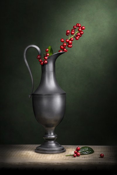 Elegantes Beeren-Stillleben von Adriana Vitale