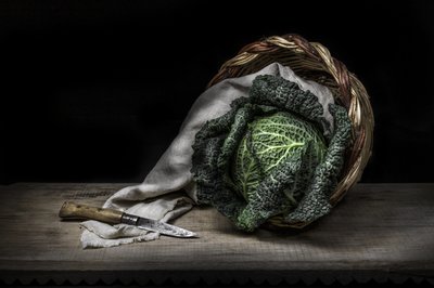 Rustikales Kohl-Stillleben von Adriana Vitale