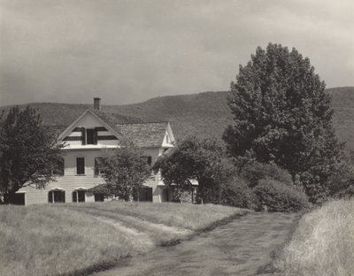 Haus auf dem Hügel von Alfred Stieglitz