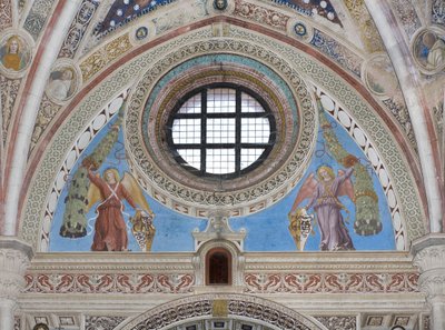 Engel mit Schilden, die Girlanden halten von Ambrogio da Fossano