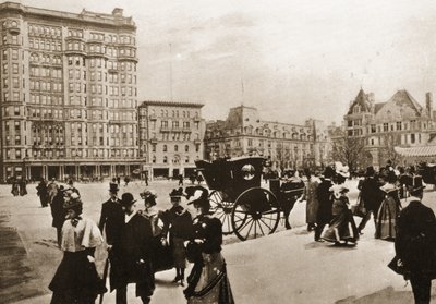 Vor dem Plaza Hotel, New York City, 1896 von American Photographer