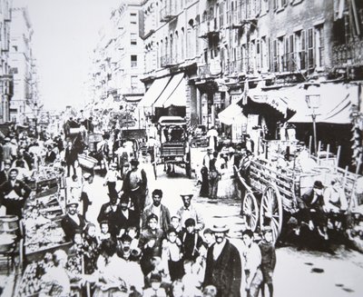 Straßenmarkt in der Mulberry Street, Lower East Side, New York City von American Photographer