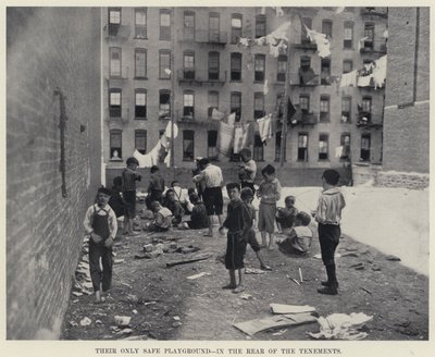 Ihr einziger sicherer Spielplatz, hinter den Mietskasernen von American Photographer