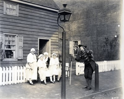 Ausrufer auf der Hauptstraße, 1926 von American Photographer