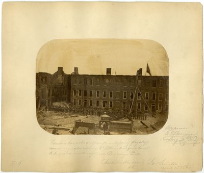 Westliche Kaserne und Parade, Schlacht von Fort Sumter, 15. April 1861 von American Photographer