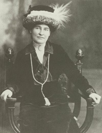Willa Cather, um 1910 von American School