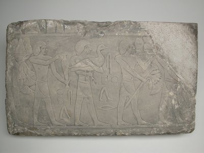 Wandfragment aus einem Grab mit Darstellung von Opferträgern von Ancient Egyptian